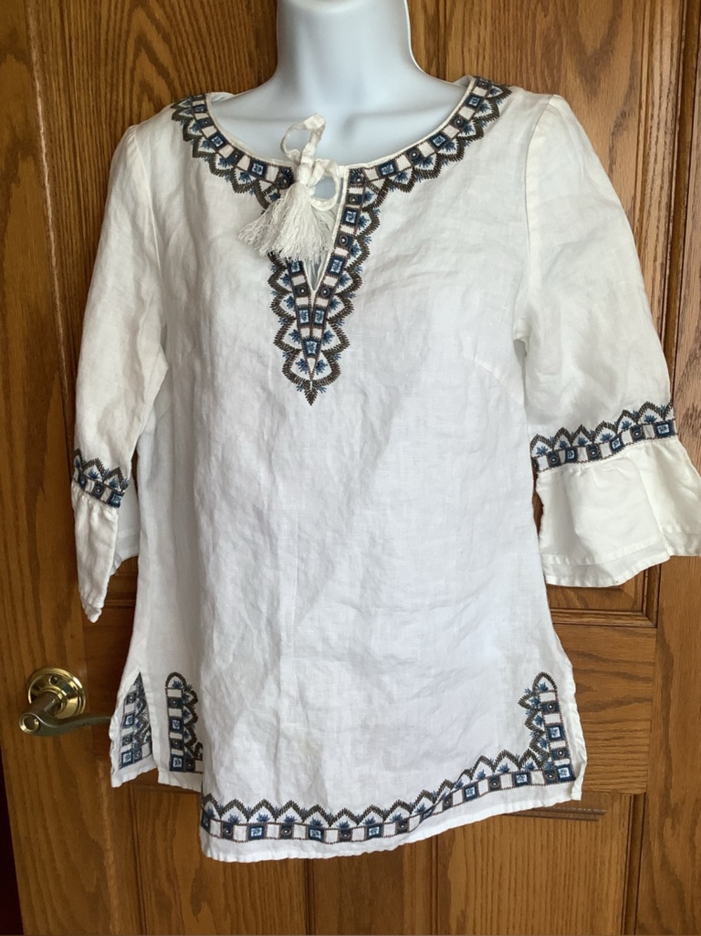 100%v linen embroidered top. Carole Little.  Small